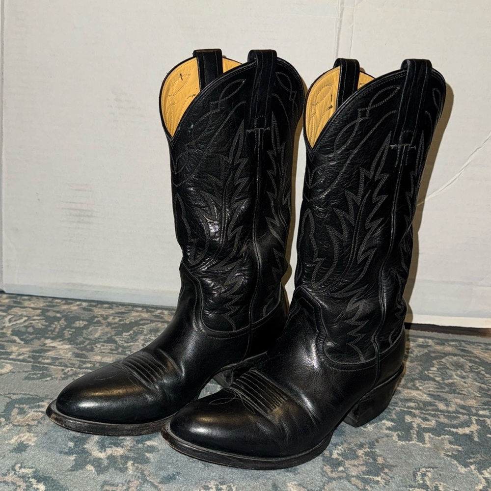 Used Black Nocona Cowgirl boots in good condition
